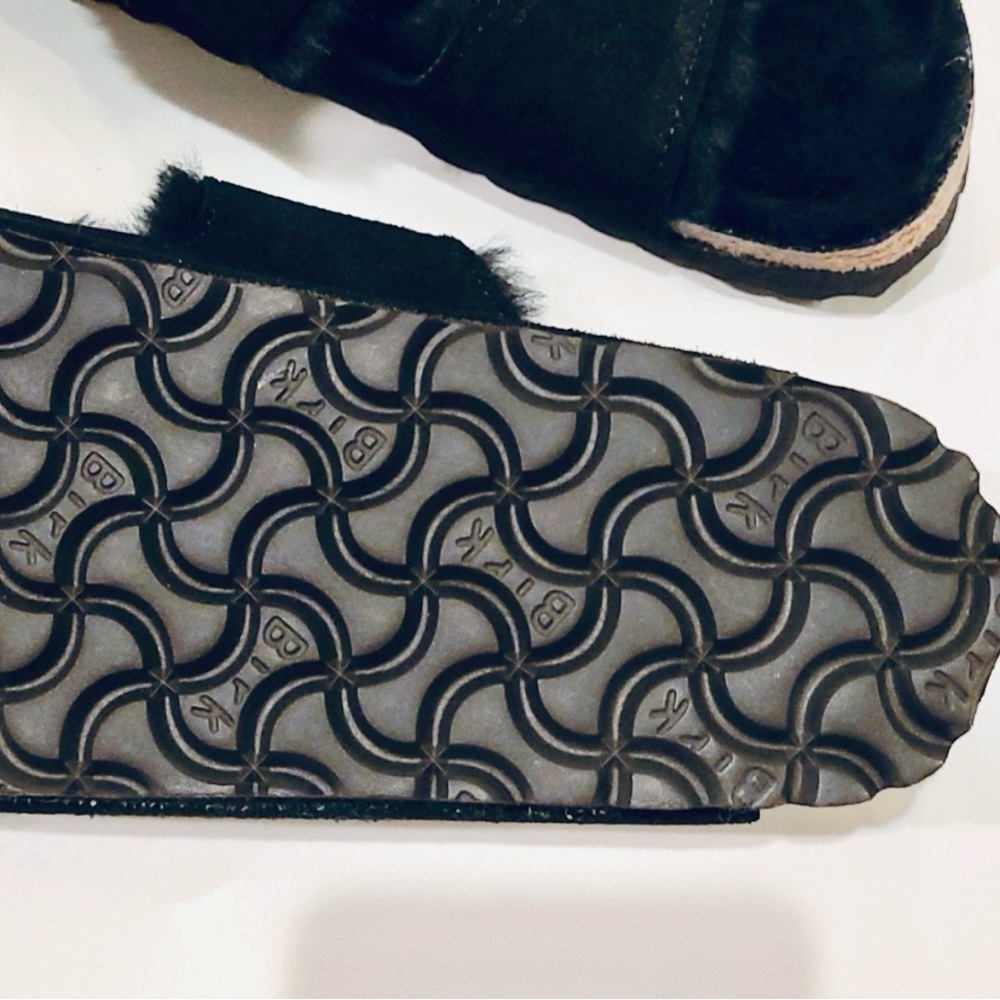 BRAND NEW IN BOX!
Birkenstock Arizona Shearling Sandals 
Black Suede Size 39|US9 - Picture 6 of 7